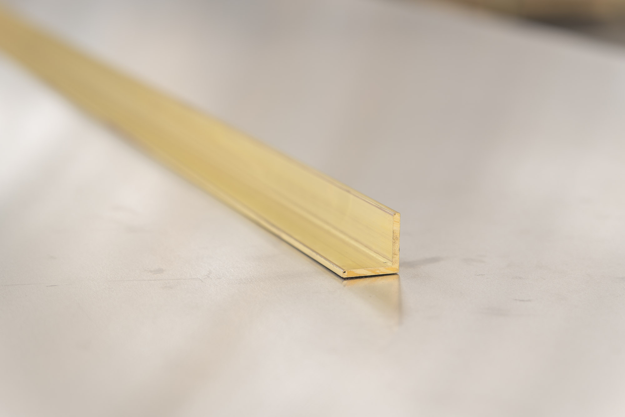 Latón Ángulos  CW620N